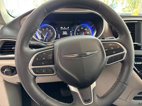 Used 2024 Chrysler Voyager LX FWD image 28