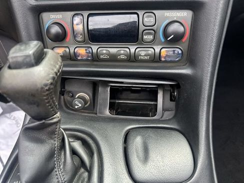 Used 2003 Chevrolet Corvette Convertible RWD image 19