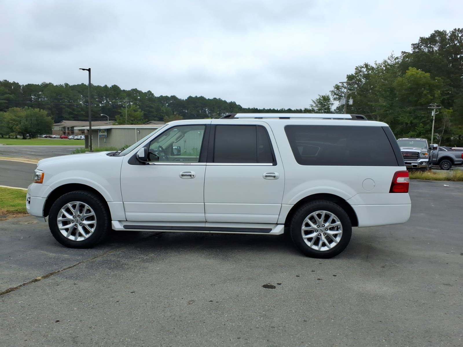 Used 2017 Ford Expedition EL Limited RWD image 2