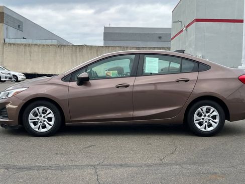 Used 2019 Chevrolet Cruze LS FWD image 9
