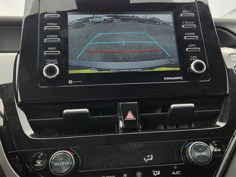 Used 2024 Toyota Camry SE image 9