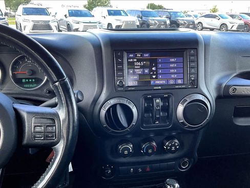 Used 2018 Jeep Wrangler Unlimited Sport S image 7