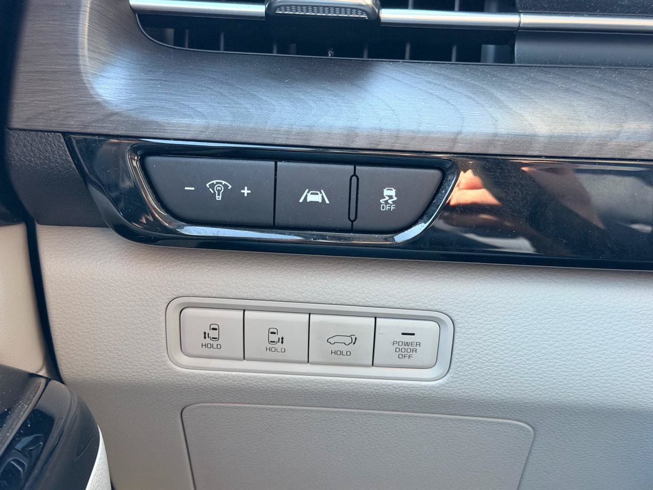 Used 2024 Kia Carnival EX FWD image 37