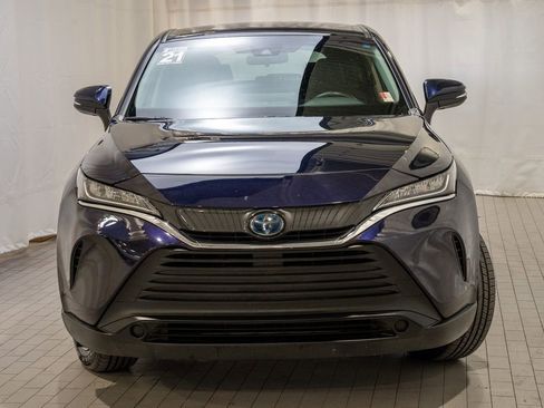 Used 2021 Toyota Venza LE image 3