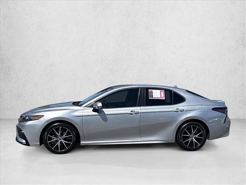 Used 2023 Toyota Camry SE FWD image 8