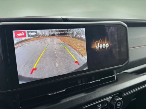 Used 2024 Jeep Wrangler Rubicon w/ Technology Group image 22