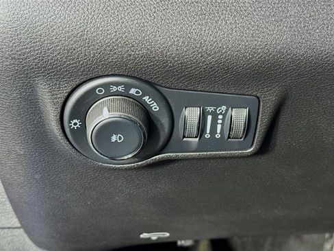 Used 2022 Jeep Compass Latitude image 11