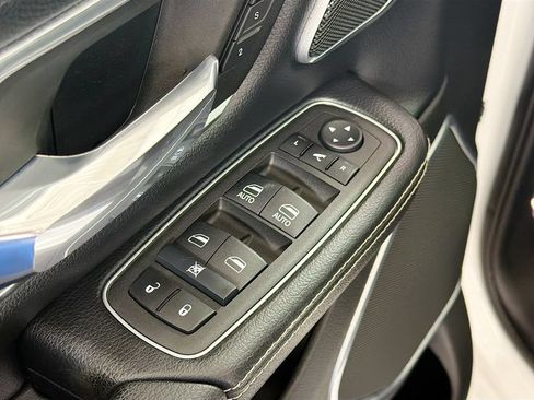 Used 2023 RAM 1500 Laramie AWD/4WD image 19