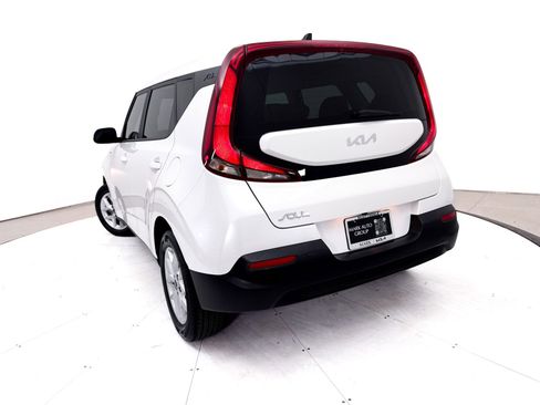 Used 2022 Kia Soul LX w/ Technology Package FWD image 3