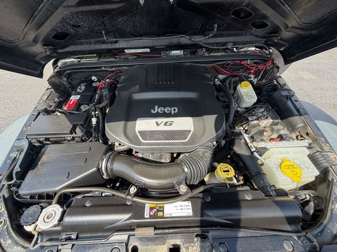 Used 2014 Jeep Wrangler Unlimited Sport AWD/4WD image 19