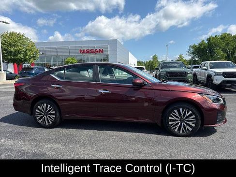 Certified 2024 Nissan Altima 2.5 SV w/ SV Premium Package AWD/4WD image 17