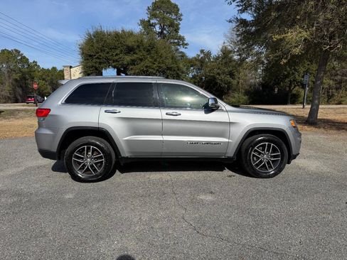 Used 2017 Jeep Grand Cherokee Limited image 7
