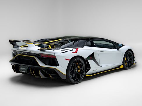 Used 2021 Lamborghini Aventador SVJ image 39