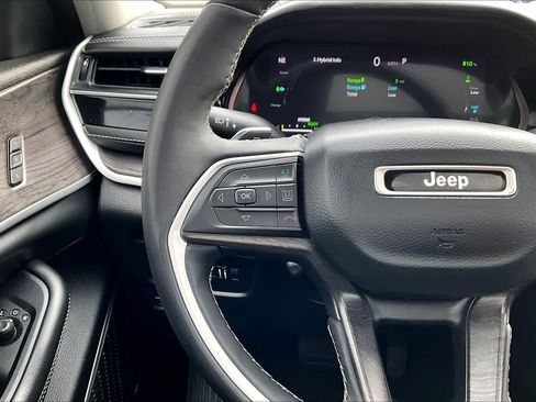 Used 2022 Jeep Grand Cherokee Limited 4xe w/ Luxury Tech Group II AWD/4WD image 25