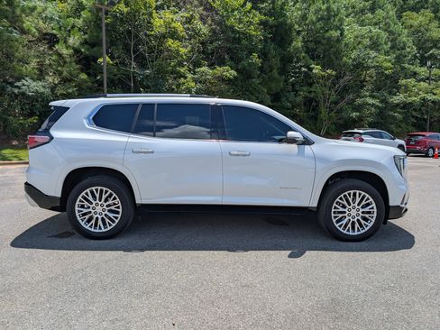 Used 2024 GMC Acadia Denali FWD image 10