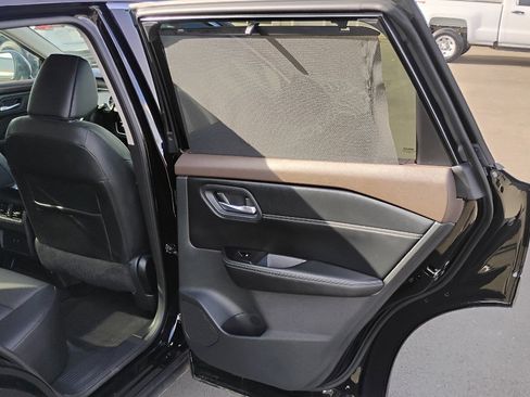 Used 2022 Nissan Rogue SV w/ SV Premium Package image 19