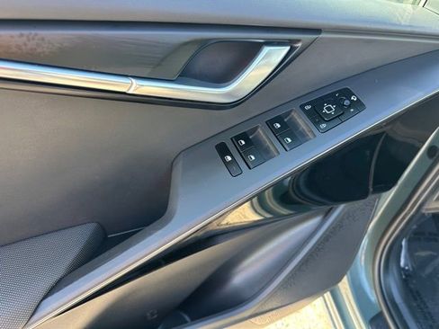 Used 2024 Kia Niro EX Touring image 21