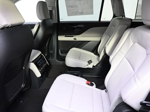 New 2026 Lincoln Aviator AWD image 21