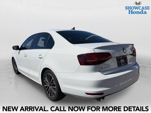 Used 2016 Volkswagen Jetta Sport FWD image 4