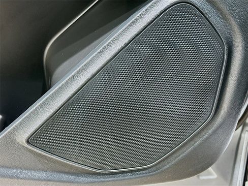 Used 2024 Ford Explorer XLT image 18