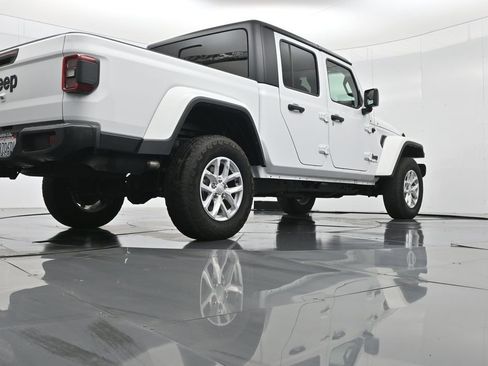 Used 2023 Jeep Gladiator Sport image 51