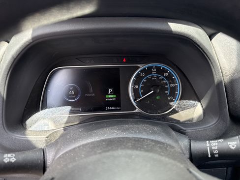 Certified 2025 Nissan Leaf S FWD image 5