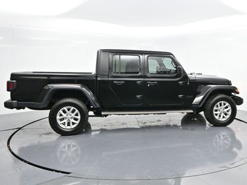 Used 2023 Jeep Gladiator Sport image 8