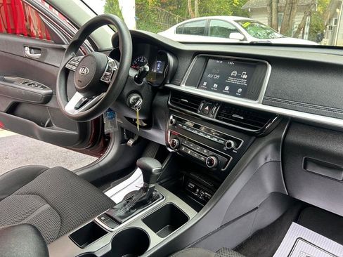 Used 2020 Kia Optima LX image 31