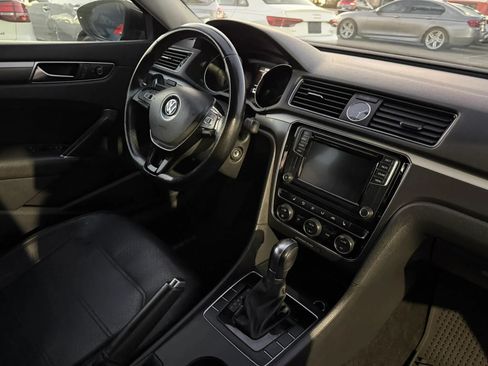 Used 2017 Volkswagen Passat 1.8T R-Line w/ R-Line Lighting Package FWD image 11