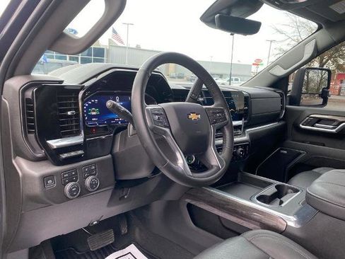 Used 2025 Chevrolet Silverado 2500 LTZ w/ LTZ Premium Package image 12