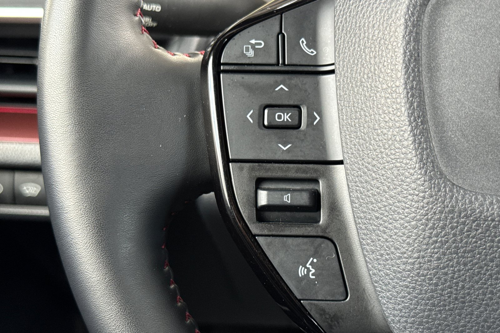 Certified 2024 Toyota Prius Prime FWD image 28