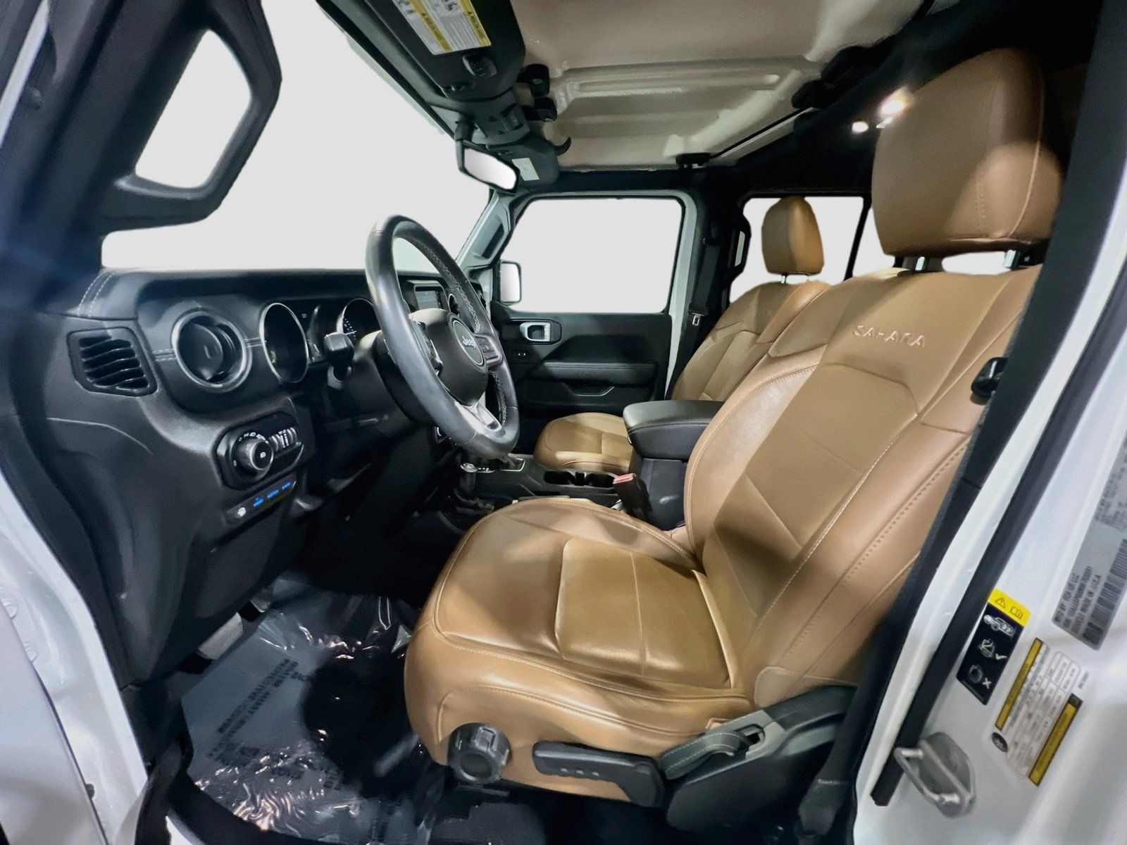 Used 2021 Jeep Wrangler Unlimited Sahara w/ Cold Weather Group AWD/4WD image 15