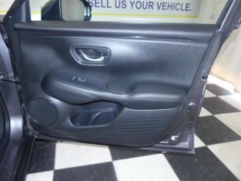 Used 2023 Honda HR-V LX image 22