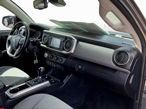 Used 2019 Toyota Tacoma SR5 image 15