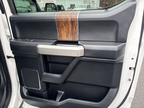 Used 2019 Ford F150 Lariat w/ Trailer Tow Package image 17