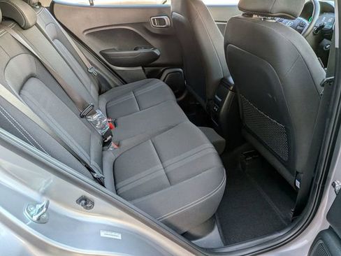 Used 2025 Hyundai Venue SEL image 33