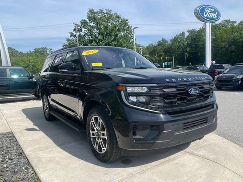 Certified 2025 Ford Expedition Active AWD/4WD image 3