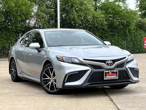 Used 2024 Toyota Camry SE FWD image 2