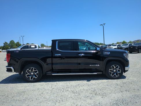 Used 2023 GMC Sierra 1500 SLT w/ SLT Premium Package AWD/4WD image 11