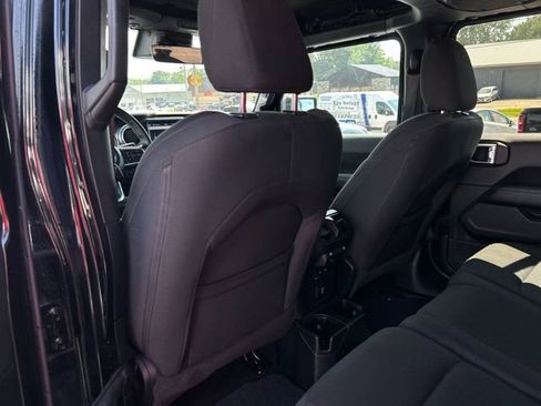 Used 2020 Jeep Wrangler Unlimited Sahara AWD/4WD image 19