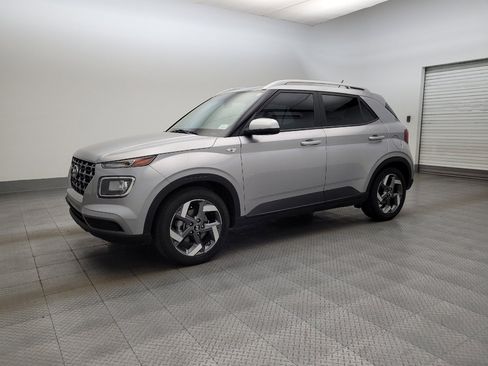 Used 2023 Hyundai Venue SEL w/ Cargo Package FWD image 2