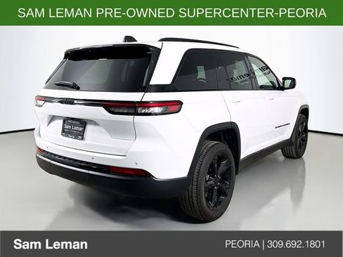 Used 2024 Jeep Grand Cherokee Altitude image 7