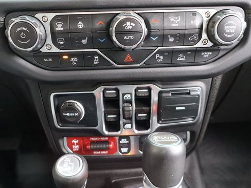Used 2025 Jeep Wrangler Unlimited Rubicon 392 AWD/4WD image 29