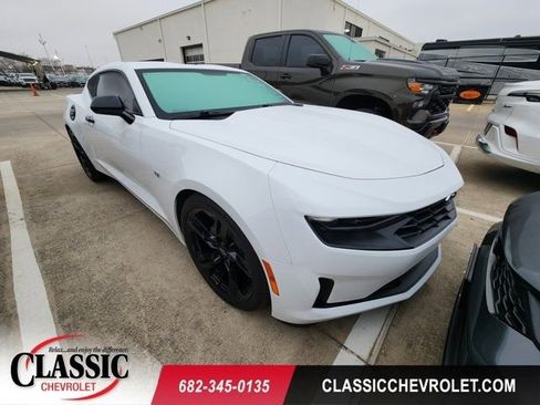 Used 2021 Chevrolet Camaro LT image 1
