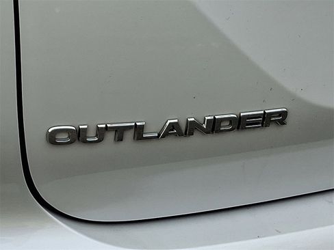 Used 2022 Mitsubishi Outlander ES image 29