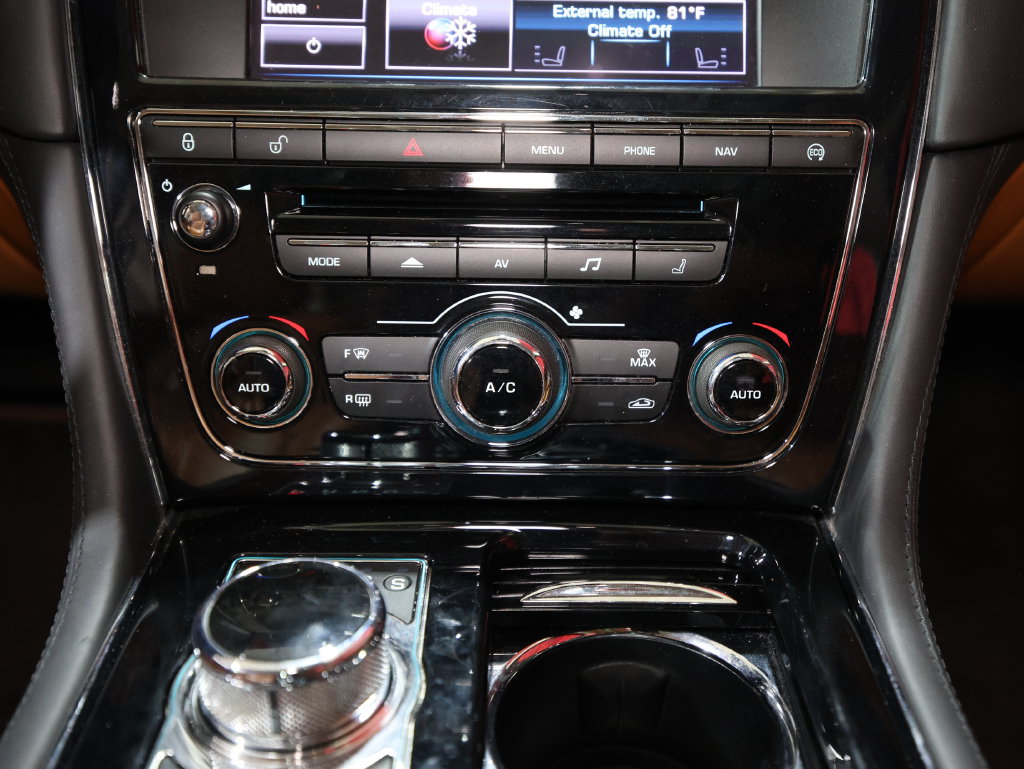 Used 2014 Jaguar XJ L Supercharged RWD image 20