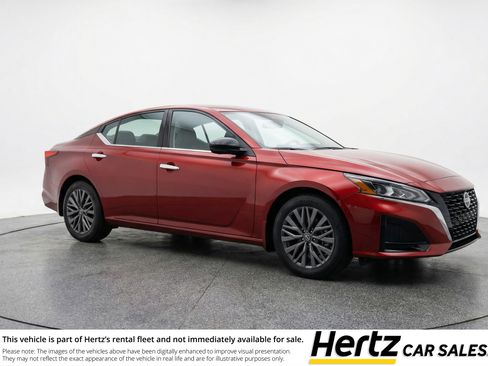 Used 2025 Nissan Altima 2.5 SV image 1