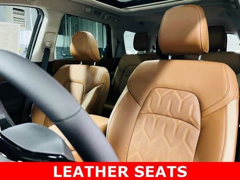New 2026 Nissan Pathfinder Platinum FWD image 3