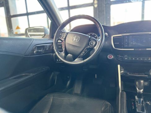 Used 2017 Honda Accord Touring image 25