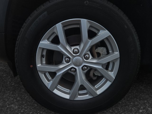 Used 2023 Jeep Grand Cherokee Limited AWD/4WD image 4